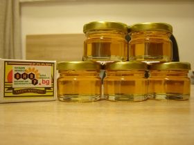 100 jars of bee honey 25 ml. / golden metal caps /